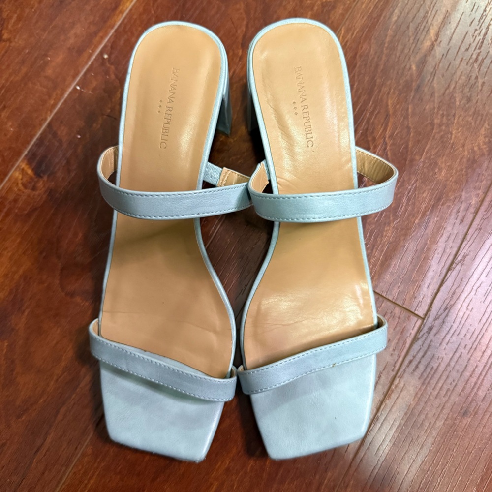 Banana Republic Women's Sky Blue Sandals
